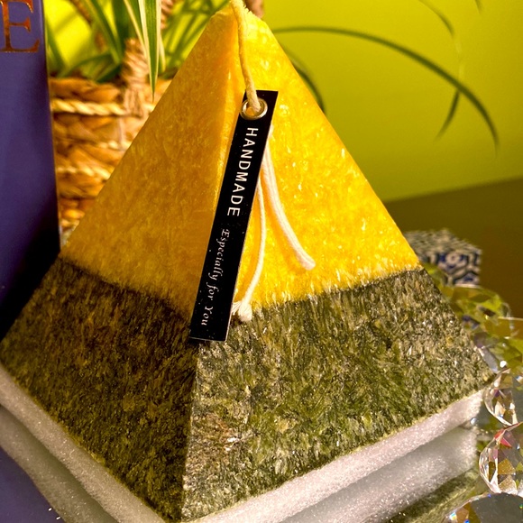 HANDmade LURE's Pyramid Candle Infused w/ Lemongrass & Sage Essential Oils & Gem - Picture 2 of 4